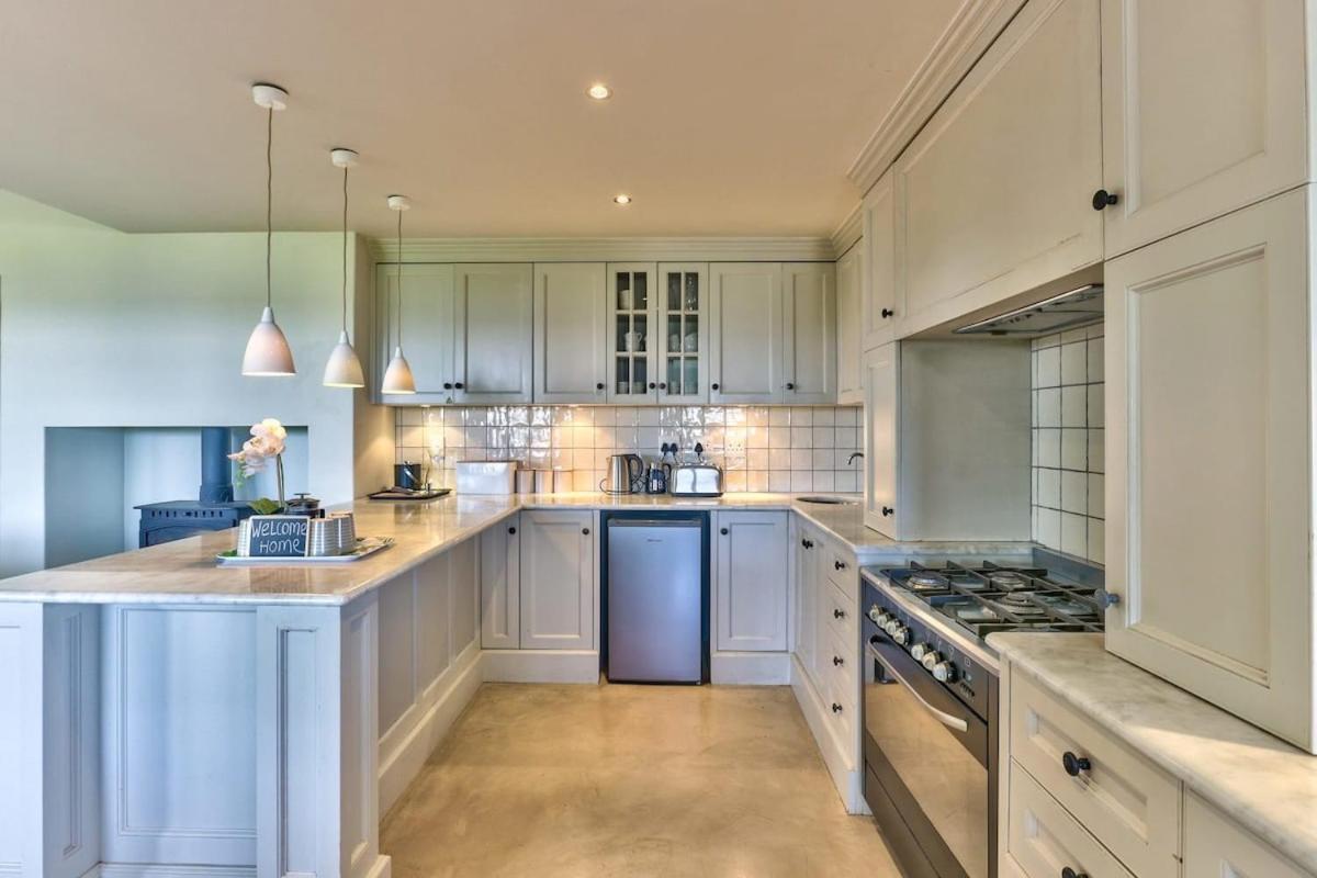 Lush Family Home In Prestigious Area Cape Town Bagian luar foto