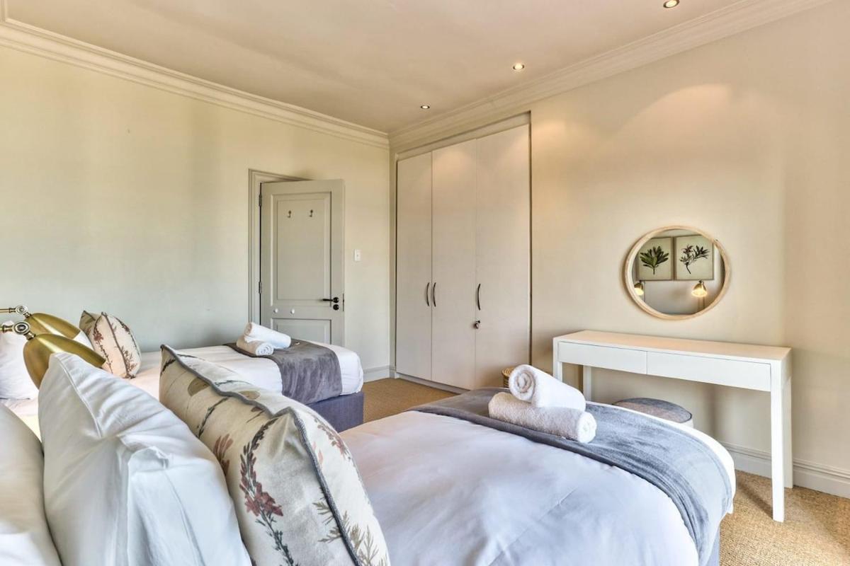Lush Family Home In Prestigious Area Cape Town Bagian luar foto