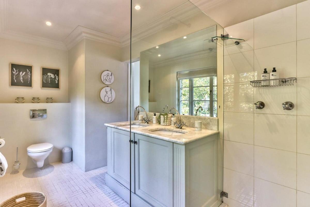 Lush Family Home In Prestigious Area Cape Town Bagian luar foto