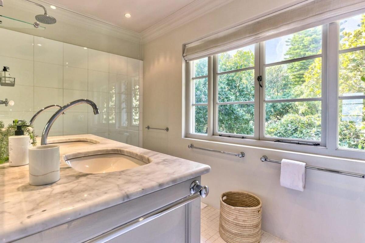 Lush Family Home In Prestigious Area Cape Town Bagian luar foto