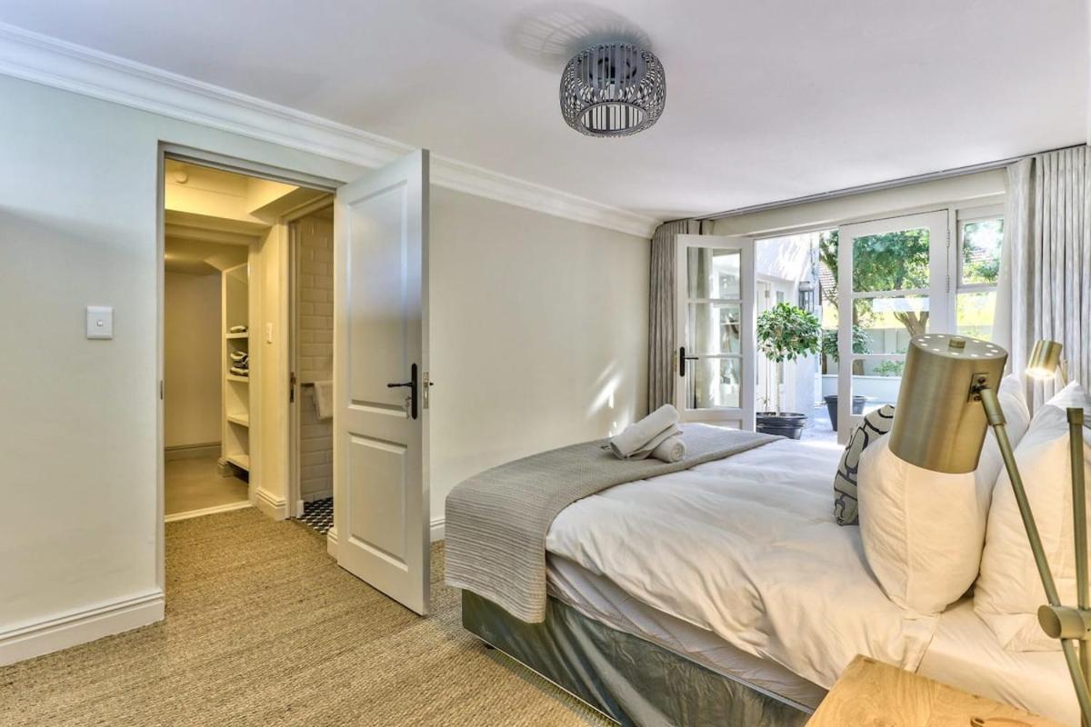 Lush Family Home In Prestigious Area Cape Town Bagian luar foto