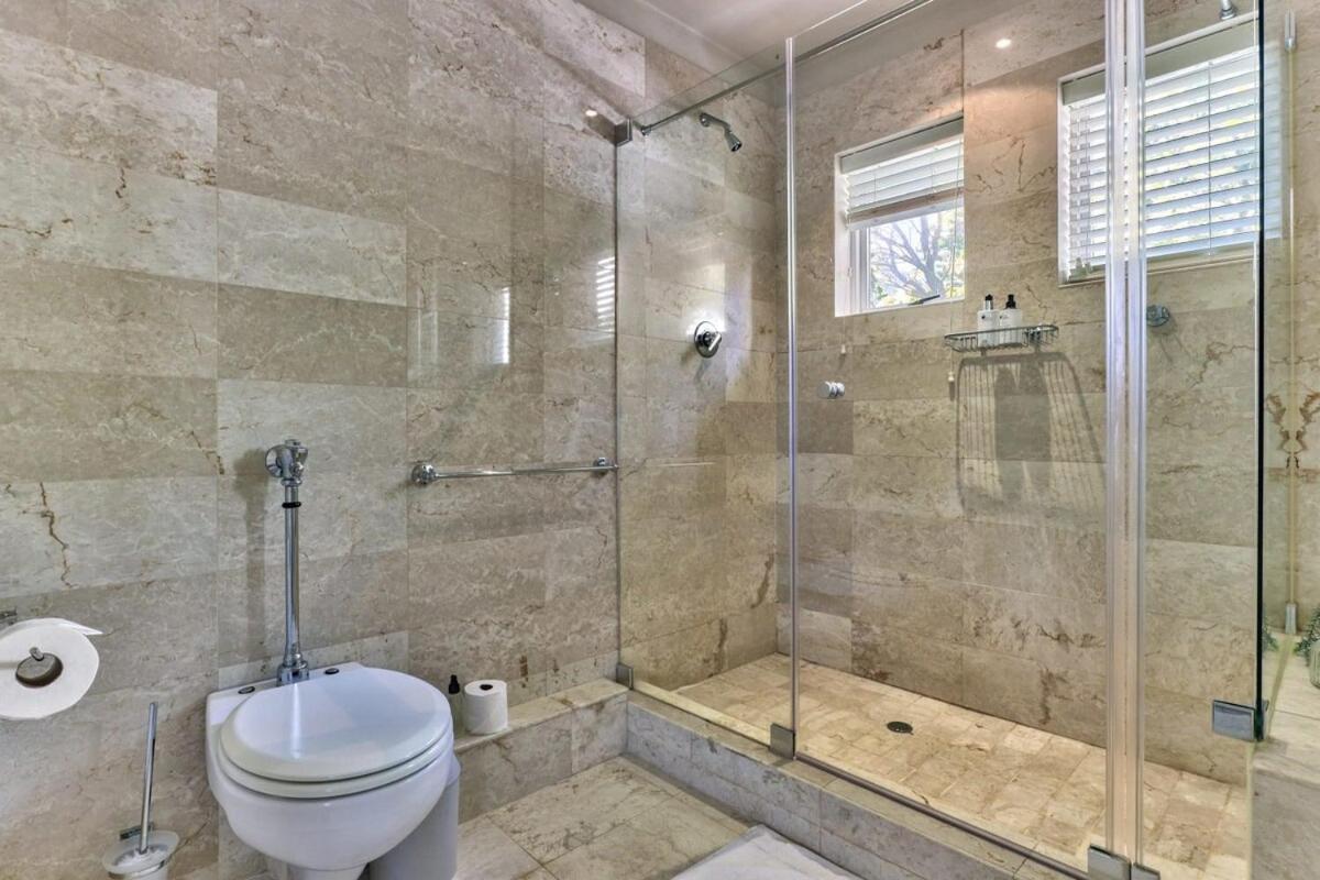 Lush Family Home In Prestigious Area Cape Town Bagian luar foto
