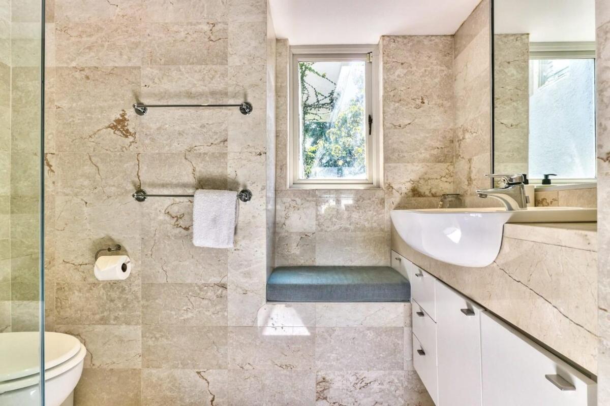 Lush Family Home In Prestigious Area Cape Town Bagian luar foto